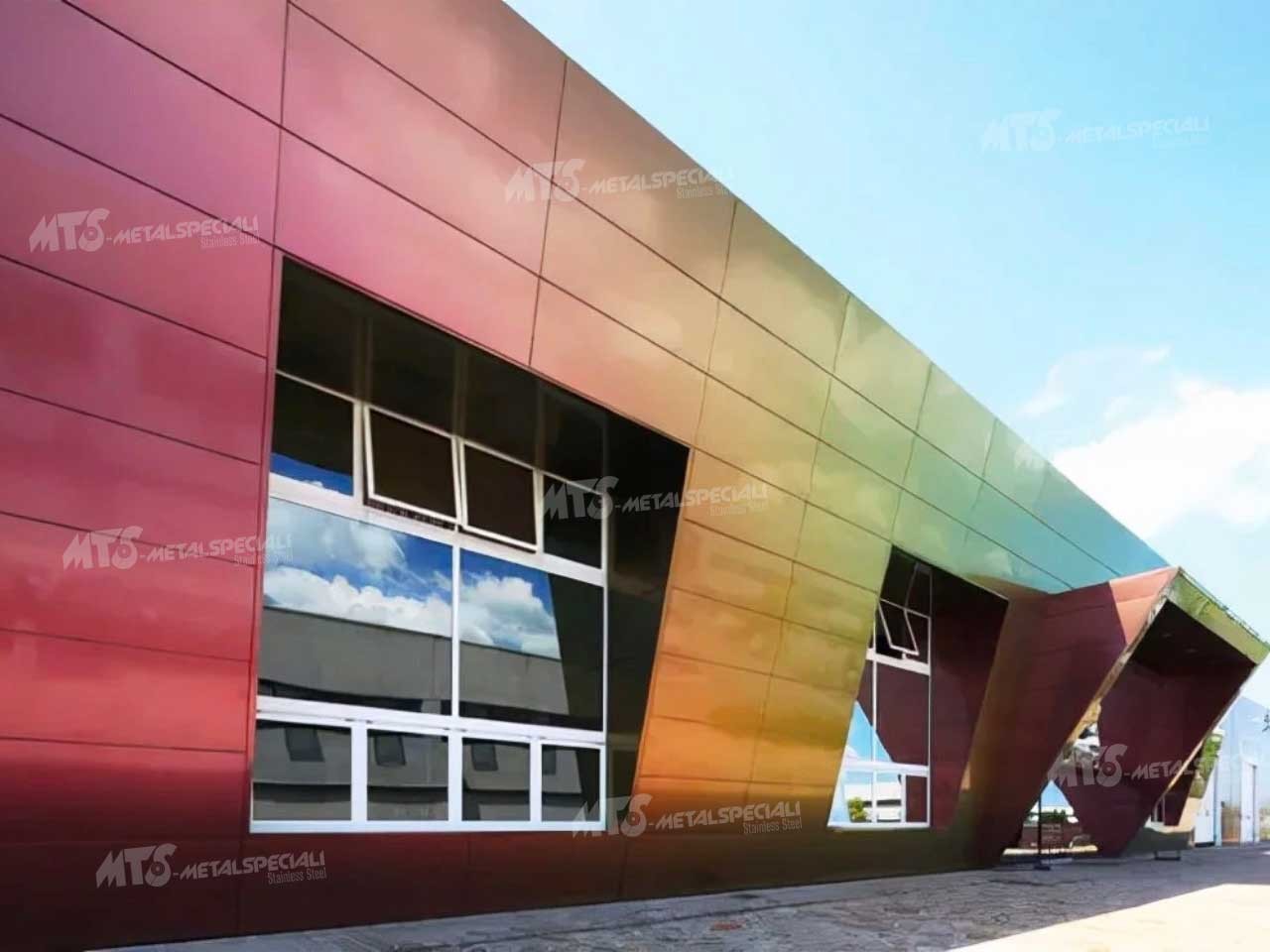 Facciate Continue in Acciaio Inox Rigidizzato, Bugnato e Colorato